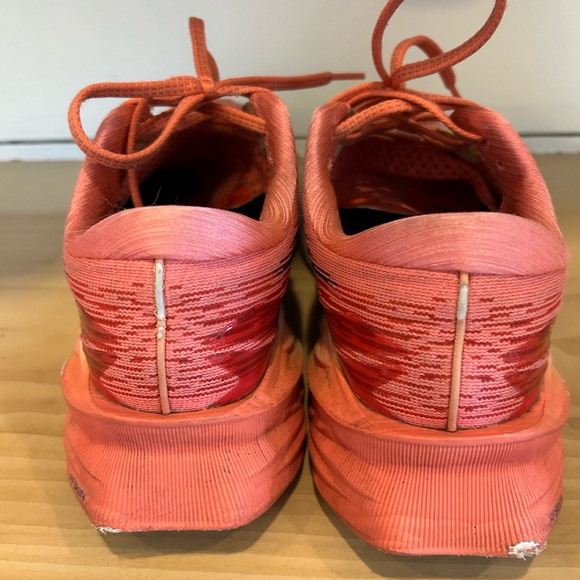 ASICS Novablast 3 good used condition - Picture 3 of 4